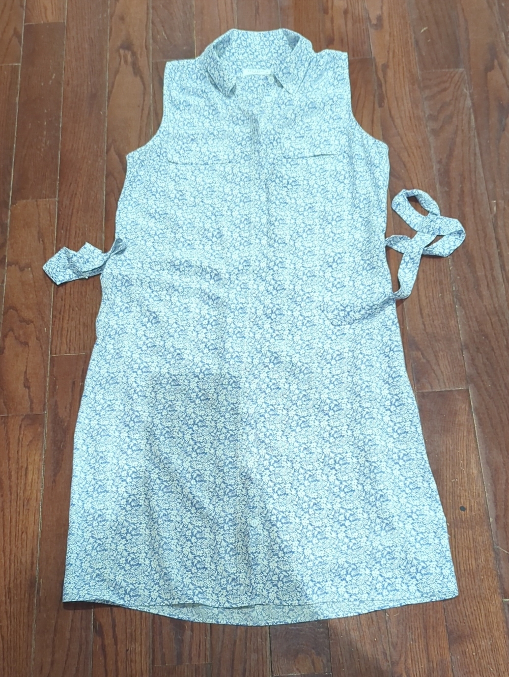 Equipment Sleeveless Blue Floral Tie-Waist Women's Silk Dress - size large